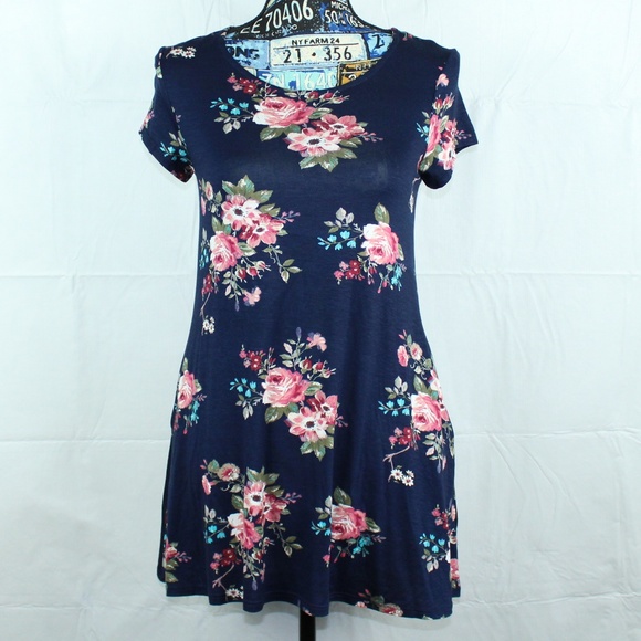 Amelia James Tops - Amelia James Tunic with pockets Size Small NWT